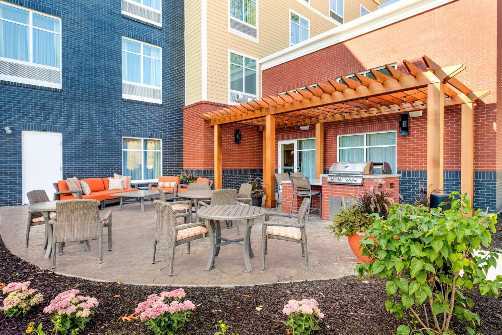 Homewood Suites By Hilton Gateway Hills Нашуа Экстерьер фото